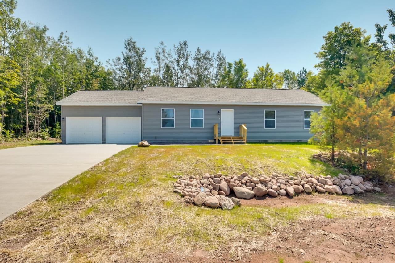 Wooded Hancock Home Near Ski And Snowmobile Trails! Exterior photo