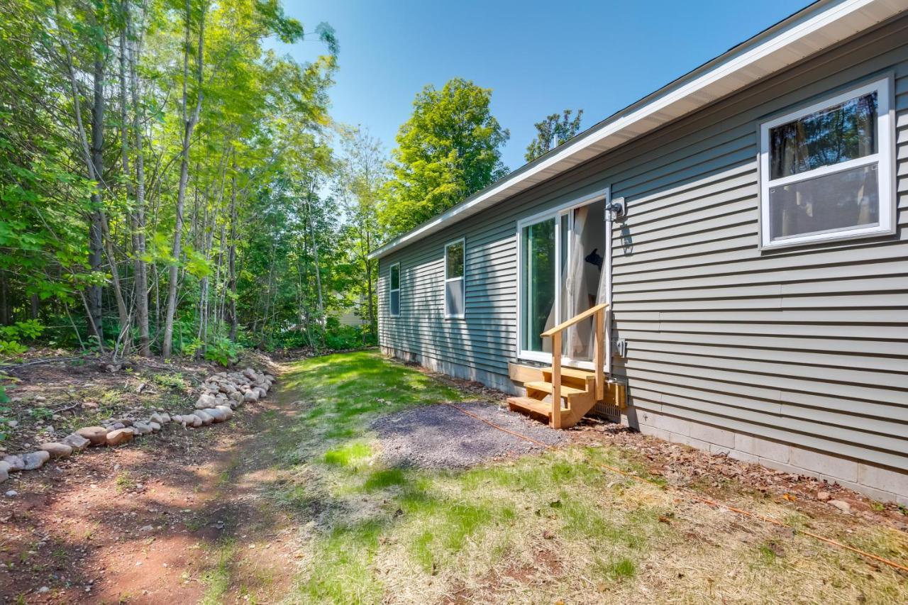 Wooded Hancock Home Near Ski And Snowmobile Trails! Exterior photo